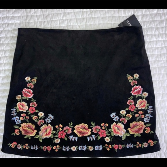 black suede skirt with floral details!! - Picture 2 of 3